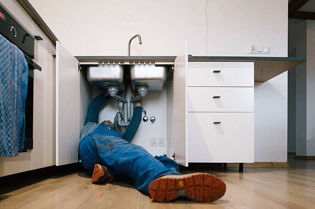 Professional Leak Detection technician working in Chalmette, LA